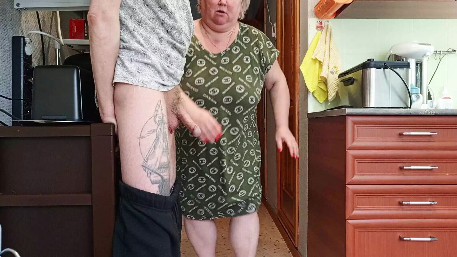 Mother-in-law mouthful after jerking blowjob