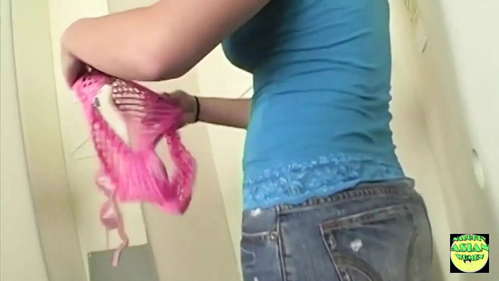 London Keyes Getting Busy with Dick Sticking From Glory Hole