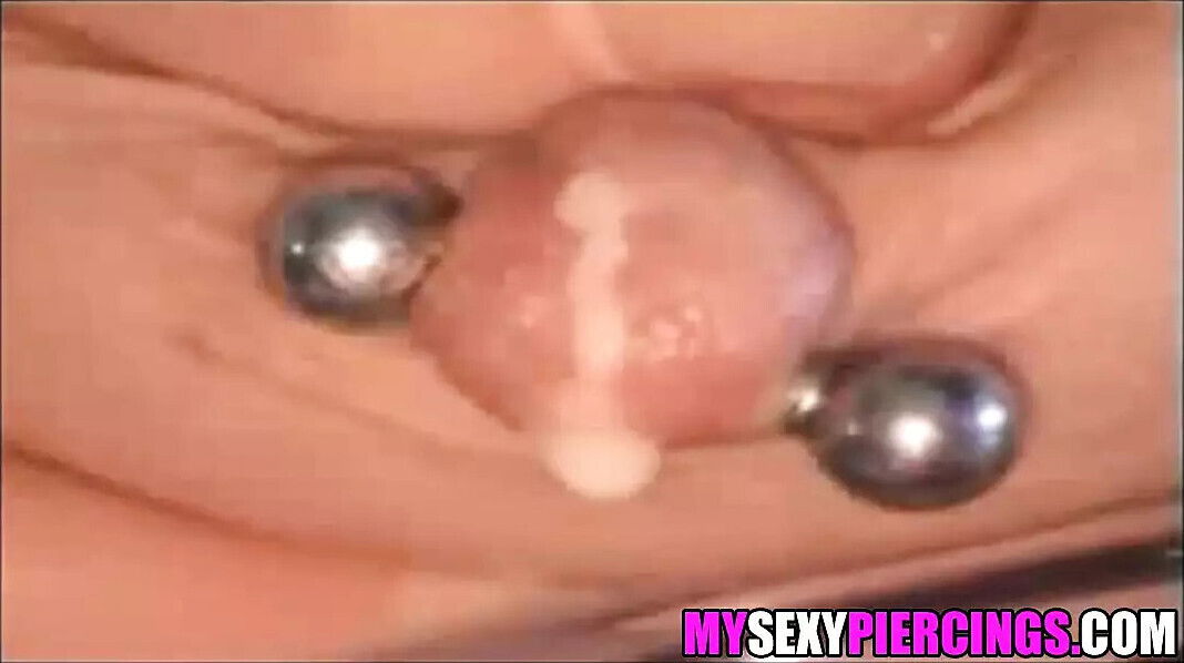 Sexy Piercings Pierced pussy jiant black dildo