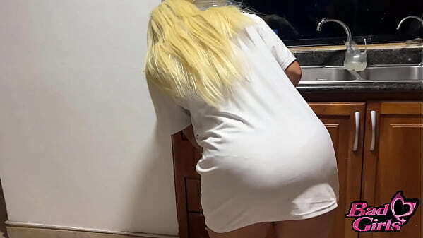 Nuestro pasatiempo FAVORITO incluye, SEXO pero est&aacute_ limitado demasiado: Shobrina Rubia gostosa grande culo tiene sexo cocina polla grande pervertido