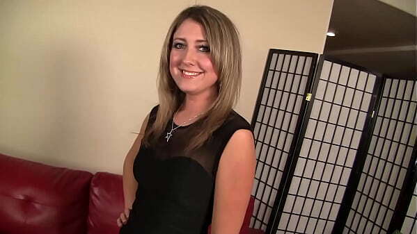 Rae&iuml_&iquest_&frac12_s Tiny Pussy Match Intense Pounding Sledge Hammer!