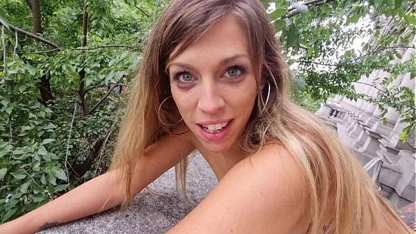 Lost tourist Valeria Fuentes uses gets PISSED MOUTH hotel room [WET]