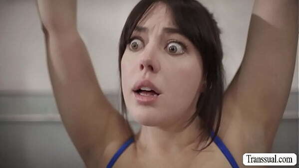 Slut lets friend watch while getting analed coach