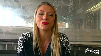 Ashley, jolie blonde, besoin d'_une bite bien dure dans chatte