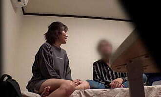 サバサバ系の女芸人を面白半分で連れ込んでみたらとんでもないドスケベ女だった！グラビアアイドル顔負けの極上ボディを隠し持ちチ●ポに隙を与えないノンストップ腰振り騎乗位で下品に喘ぐ絶倫セックス狂のガチ交尾！