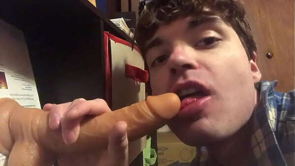 Cute twink Niko Springs talks dirty while sucking dildo