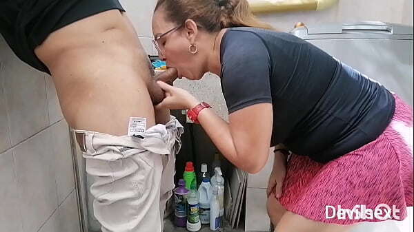 Llame t&eacute_cnico para revisara lavadora pero ten&iacute_a dinero para pagarle. decid&iacute_ pagarle buena mamada leche condensada igual regresado toda leche colientita boca