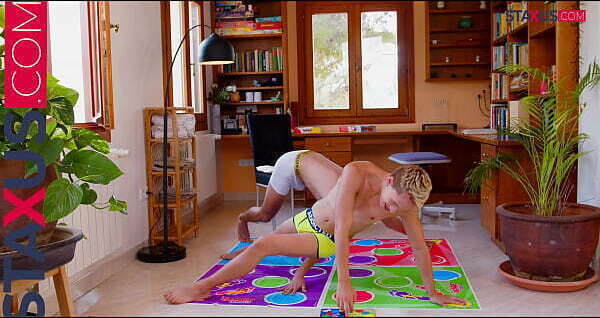 STAXUS TWISTER TWINKS GAME