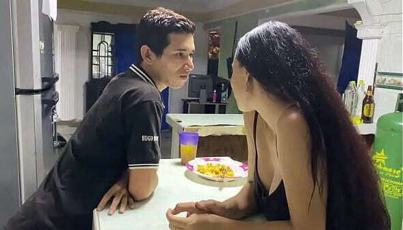 invito prim comer termina comiendome tetas.