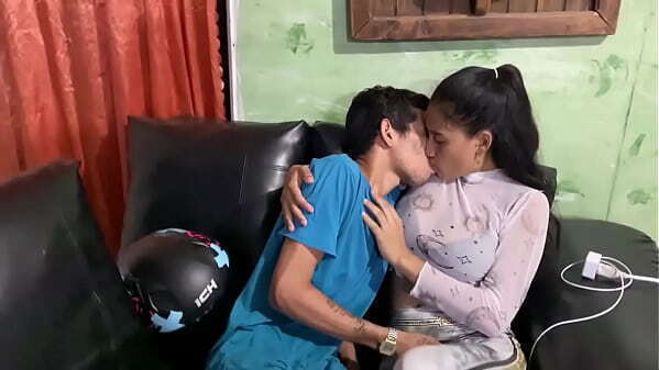 sabia cu&ntilde_ado venia visita casa pero esposo esta aprovechamos para follar escondidas