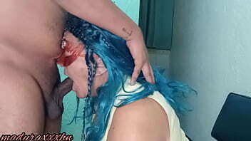 Que rico chupa la polla la puta de m&iacute_ madrastra, le encanta chuparla cuando no hay nadie en casa la puta infiel