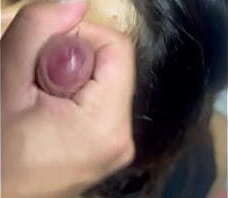 follo mientras habla novio