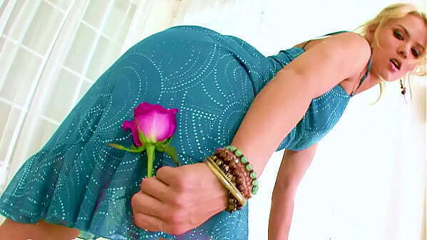 SOPHIA LYNN Sexy Beautiful Blonde Dick Blowjob Load Facial