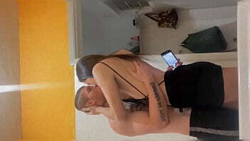 veio casa depois balada mamou corredor pr&eacute_dio, depois entrou casa mamar mais