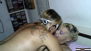 Cagne mature bisex scopano