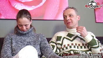 Deutsche Teen Freundin geteilt erste Dreier amateur casting