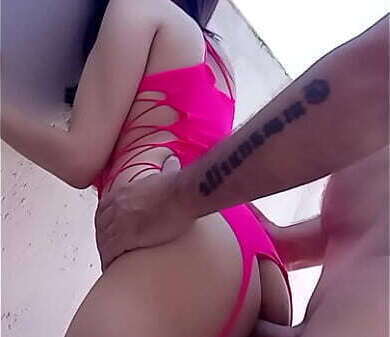 Magrinha gostosa cuzinho livre