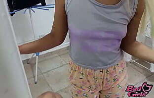 madrastra solos casa oservo recojiendo ropa hasta descubre conversacion caliente termino convensiendo follo