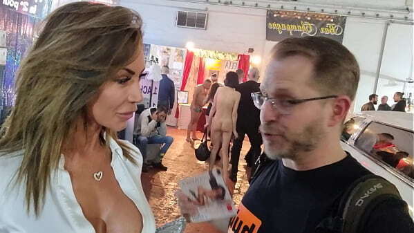 Busty MILF Vittoria Divine hardly fucked after meeting Erotic Salon [long trailer]