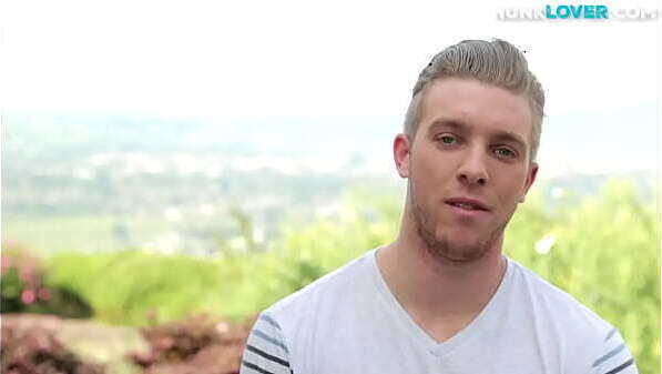 Shaved muscled newbie solo masturbates room