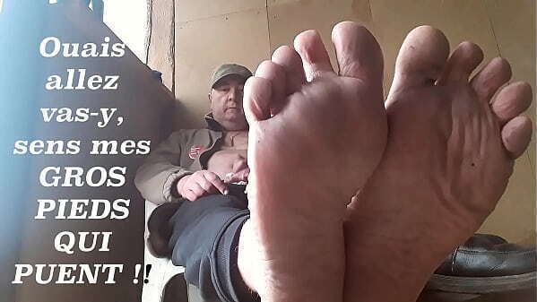 Super exhibition gros panards odorants dans petite structure externe (film