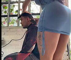 ESTILISTA CORTA CABELLO VESTIDO SENSUAL TUVIMOS SEXO LLENO PLACER LUJURIA