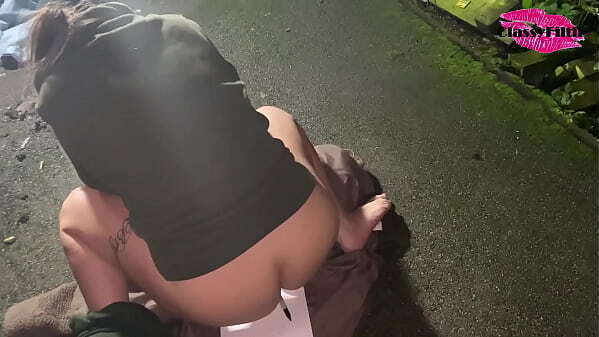 Cracky signs autograph with