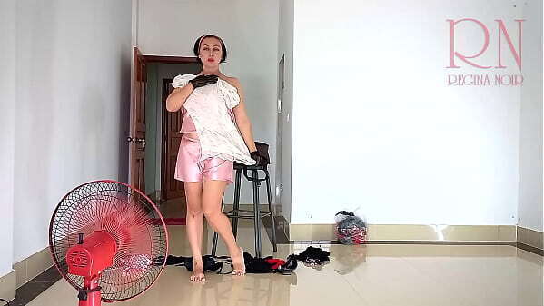 chick going resort. Trying linen dresses.