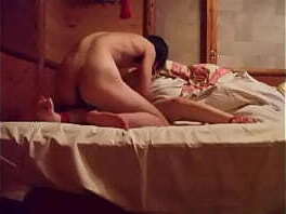 ベッドに大の字に されて手も足も動けない彼女にピストンプレイ。