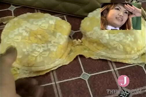 マンコの匂いが染み付いたパンツ03-