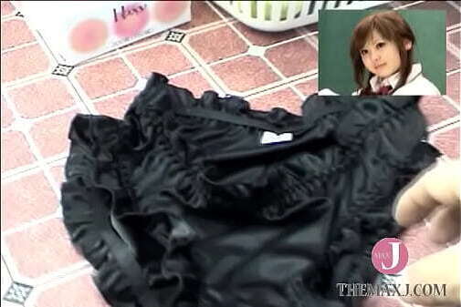 マンコの匂いが染み付いたパンツ02-