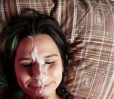 Трахнул сводную сестру рот, принимает сперму лицо