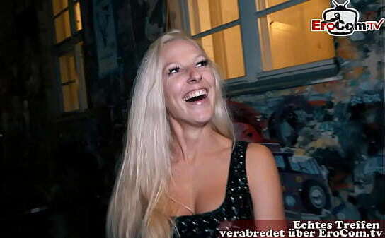 Schlanke deutsche Blondine datet fremden Mann online f&uuml_r