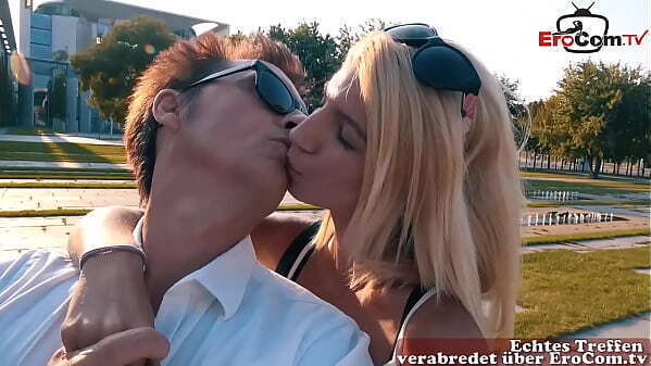 D&uuml_nne deutsche Blondine kleinen Titten Stra&szlig_e abgeschleppt