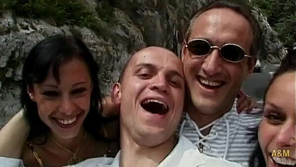 Entre amigos folla, tonter&iacute_a