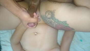 veterana seduce joven vecino muestra co&ntilde_o vestido para folle cond&oacute_n (video viral)