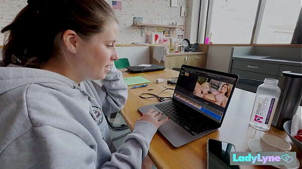 LadyLyne gets stuck Washing Machine!