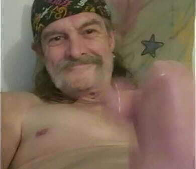 Diver (hardup83) playing while Horny