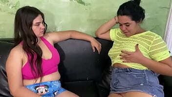 SEXO LESBICO FOLLO CONMI MADRASTRA JOVEN CAMBIO DINERO