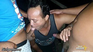 Dogging com Amigos no Meio do mato no Deck do Recreio