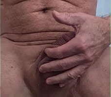 Monster Dildo ganz tief bis &uuml_ber die Eier