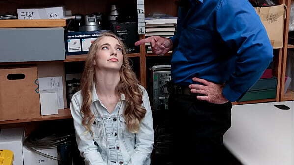 Loss Prevention Officer Taking Proper Disciplinary Action Suspected Thief Lifterx