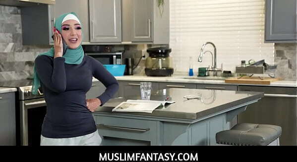 MuslimFantasy Violet Gems'_ coach Peter Green fingers tight pussy