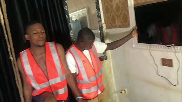 ELECTRICAL HOME FITTING WORKERS FUCK MADAM AFTER FIXING CONDITIONER TELEVISION