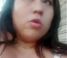 Mia Morrone exhibiendose otra vez en plena calle