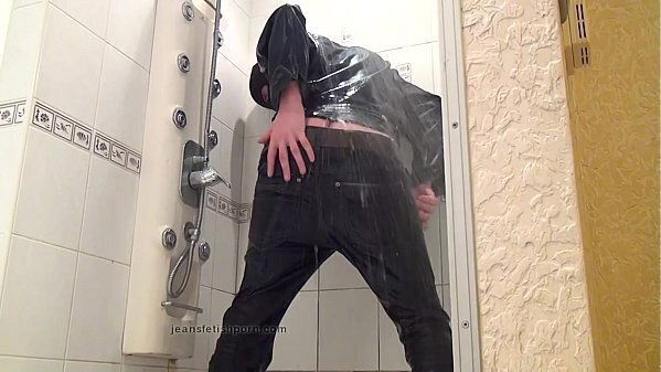 Master Blue Jeans wascht sich