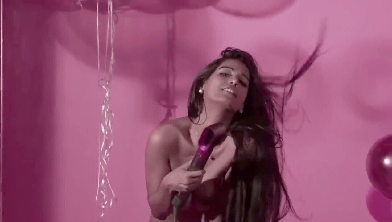 Poonam Pandey gets down dirty while stripping naked!