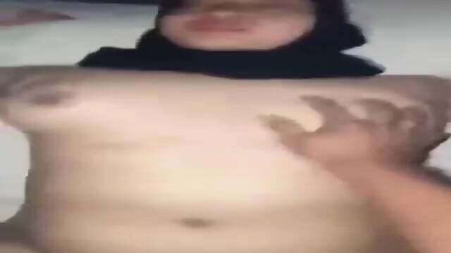 JILBAB DIENTOT MALAH NYENGIR, KEENAKAN