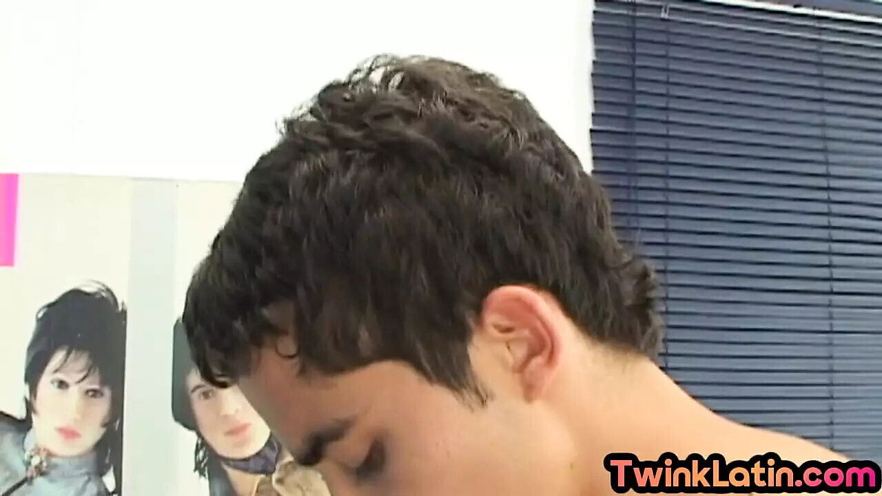 Real Spanish twink gets fucked home after cumswapping