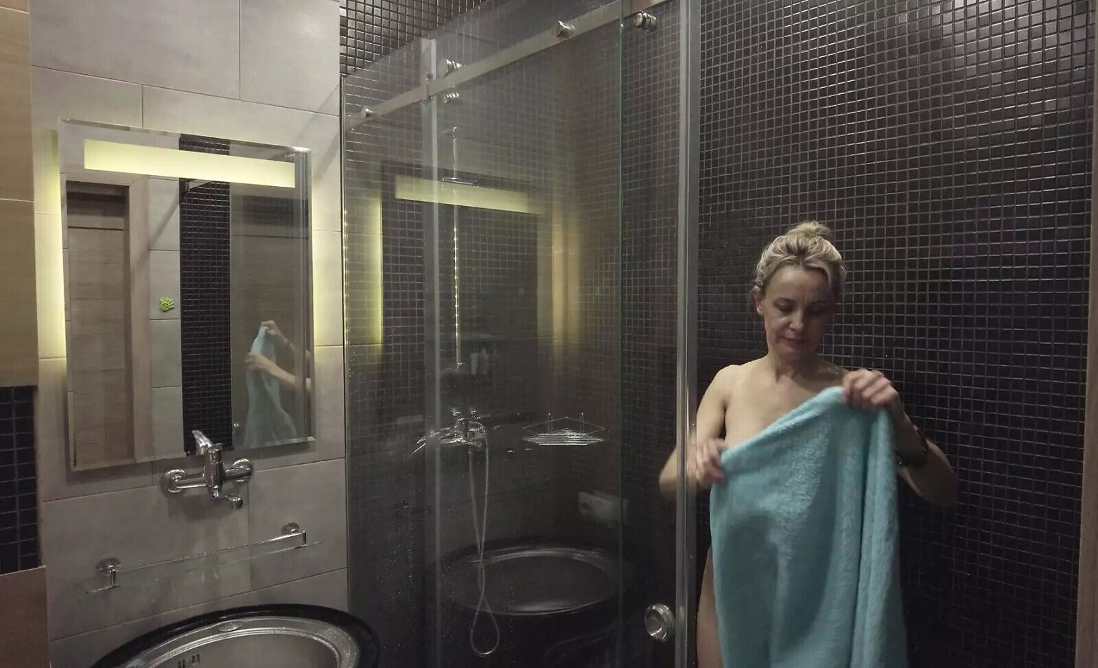 Friend's stepmom Sucks After Shower